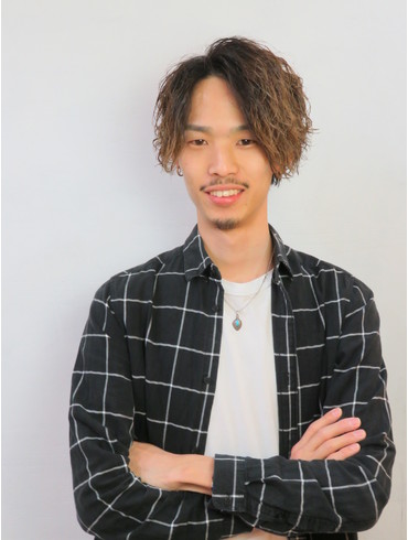 スタイリスト　土居 大輔